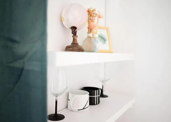 アパート Private With View 1 フヴァル